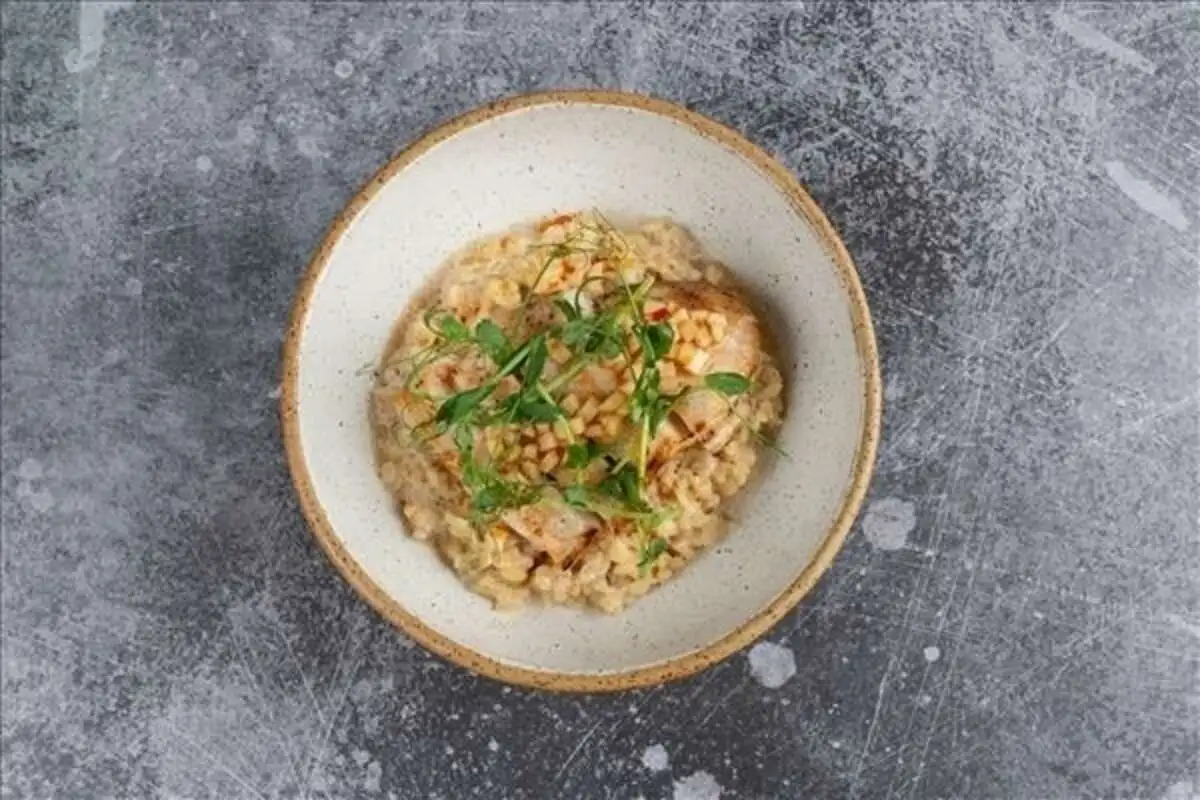 Куриная грудка с булгуром и яблочным чатни