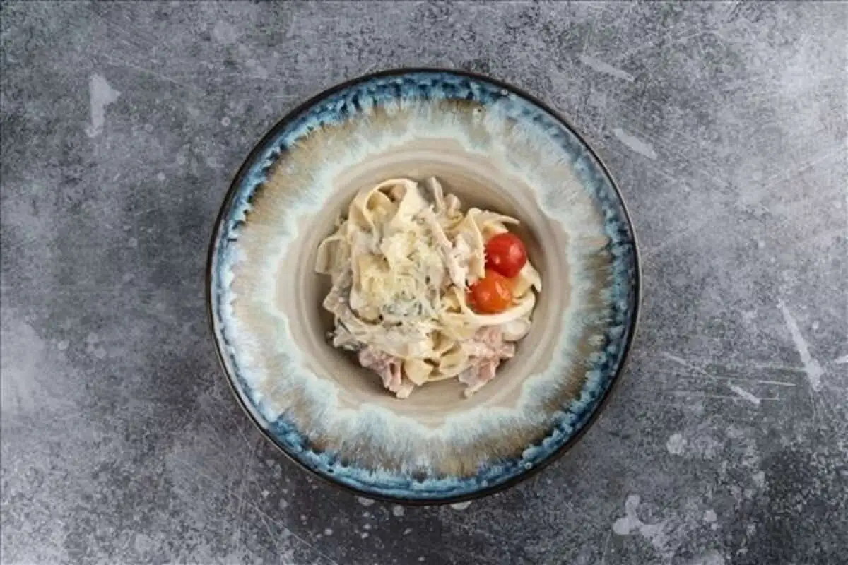 Фетучини с курицей и беконом