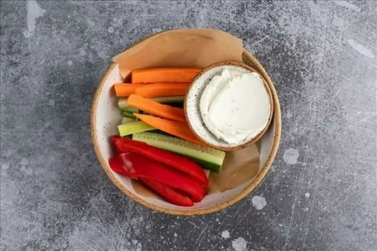 Овощные палочки с соусом блю-чиз