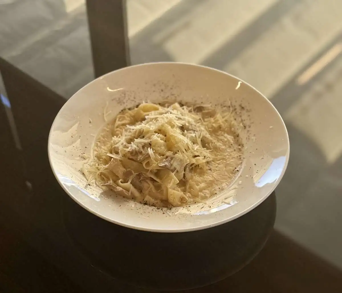 Паста сливочная с курицей и грибами/Pasta in creamy sauce