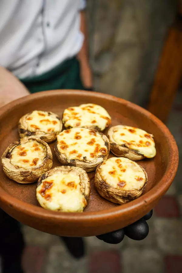 Шампиньоны из печи с сыром