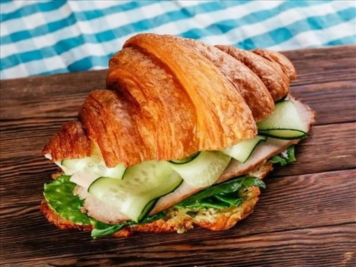 Круассан с индейкой 