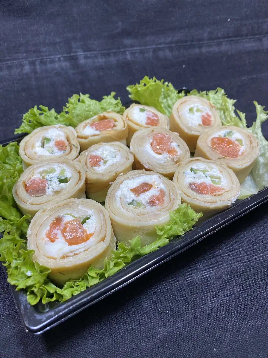 Блинчики с творожным сыром и форелью L