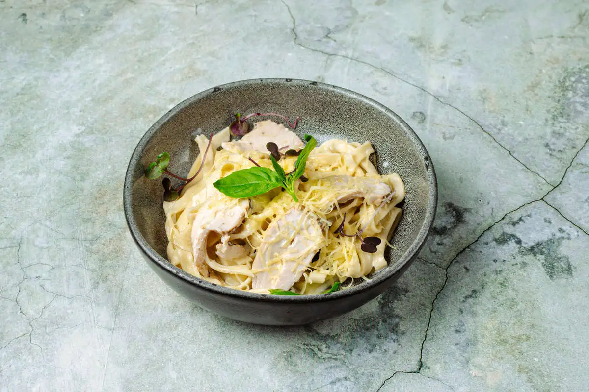 Паста  с курочкой и базиликом
