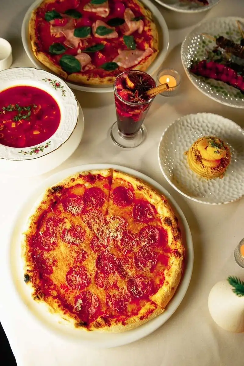 Ланч из двух блюд с пиццей