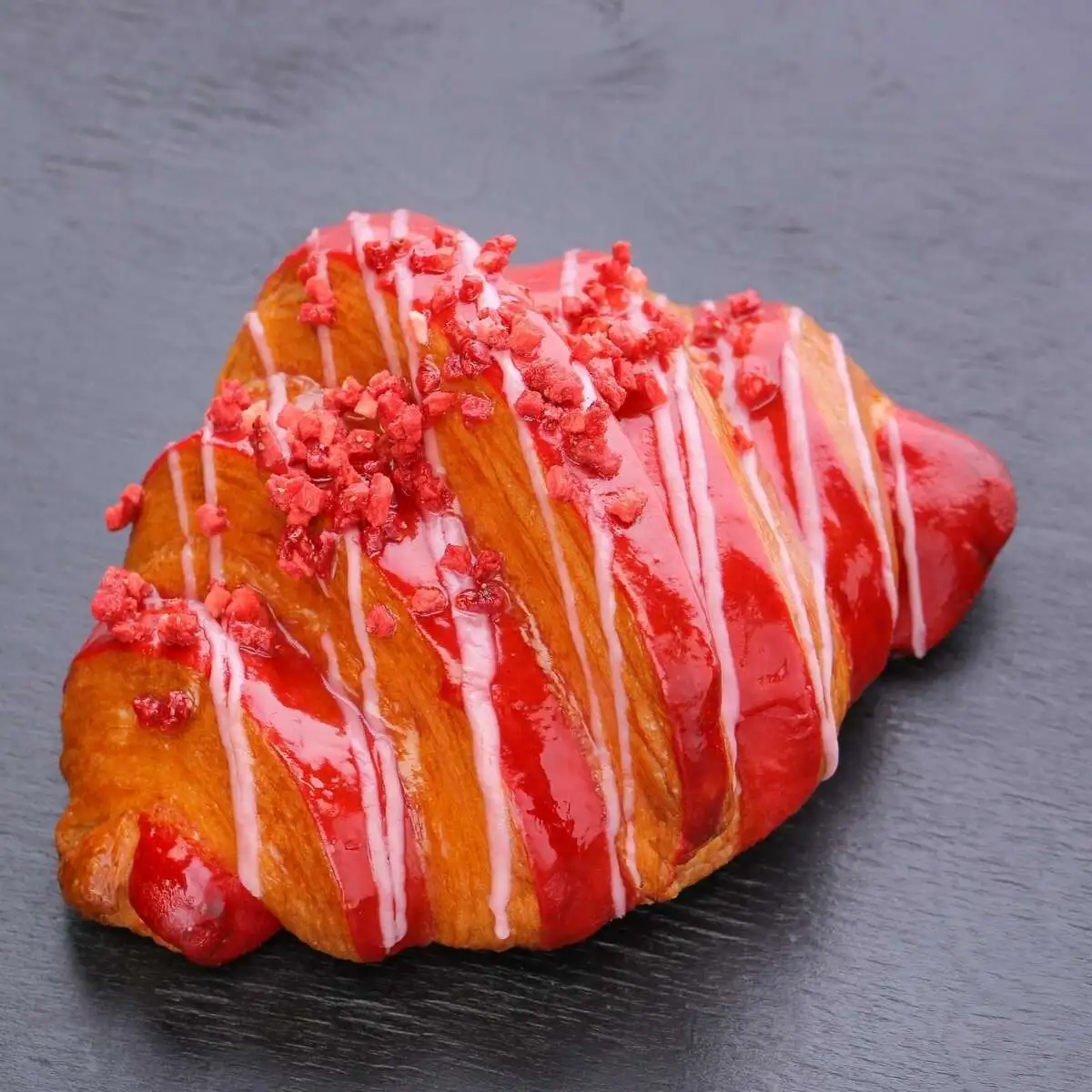 КРУАССАН С КЛУБНИКОЙ