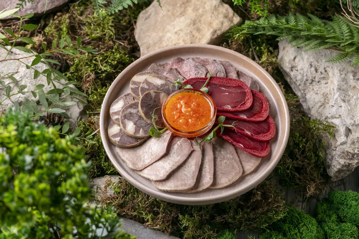 Мясная тарелка (175/30 гр)