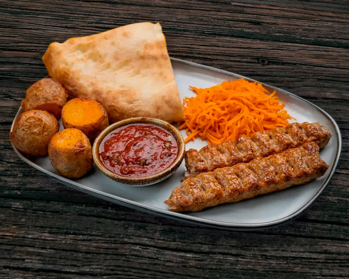 Ланч с люля из свинины