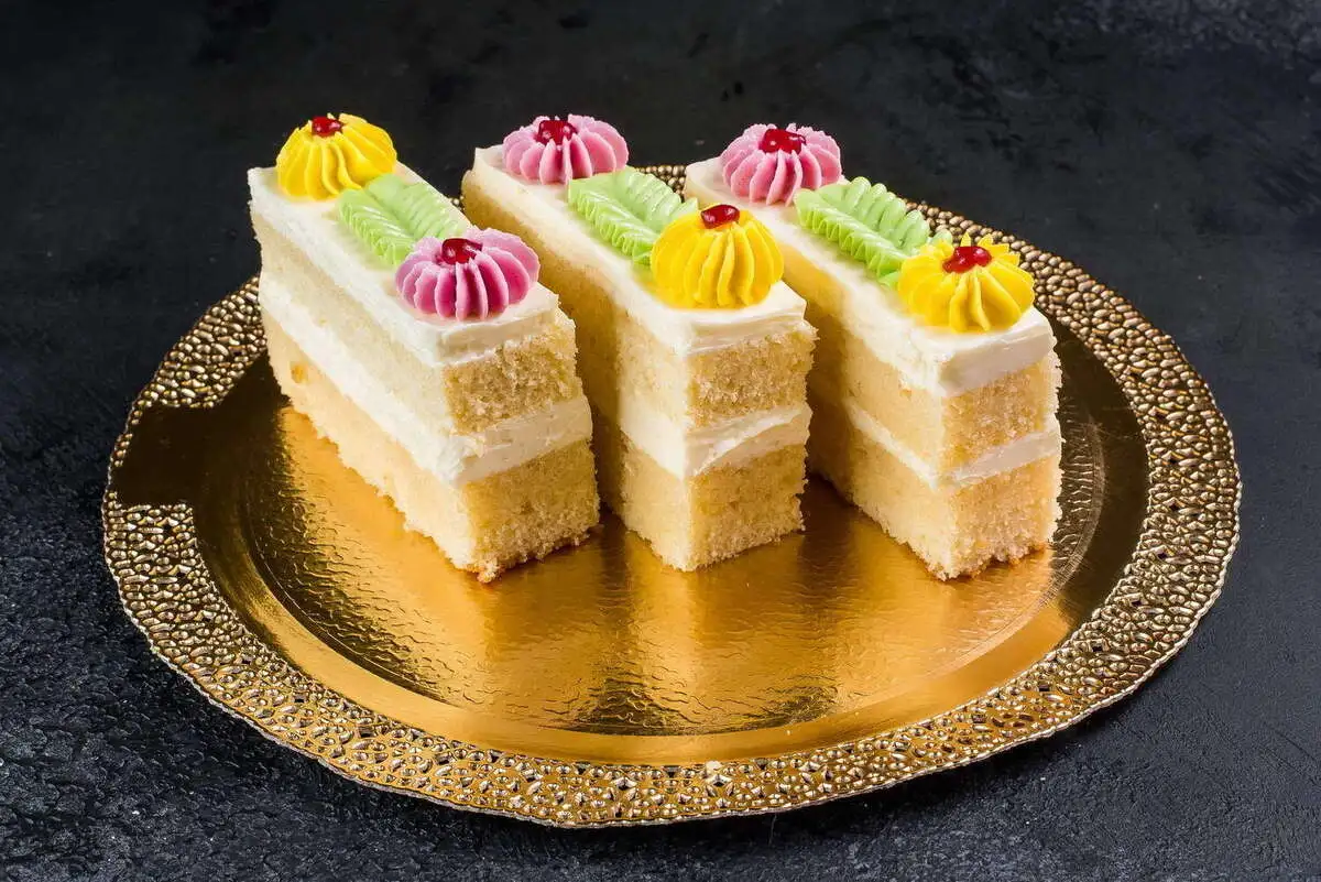 Пирожное Бисквитное со сливочным кремом