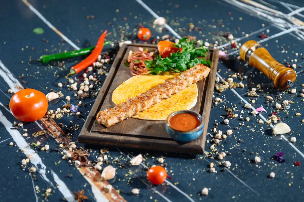 Люля-кебаб из мяса птицы. Цена указана 100 гр