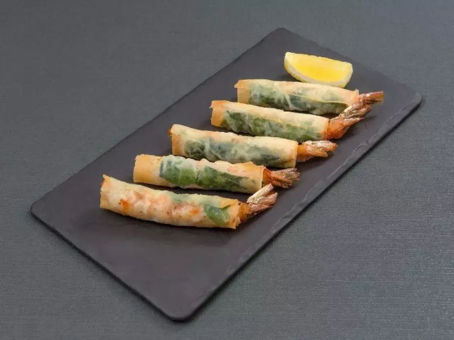 Жареные роллы с креветкой