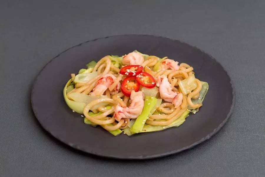 Жареная лапша Удон (толстая) с креветками