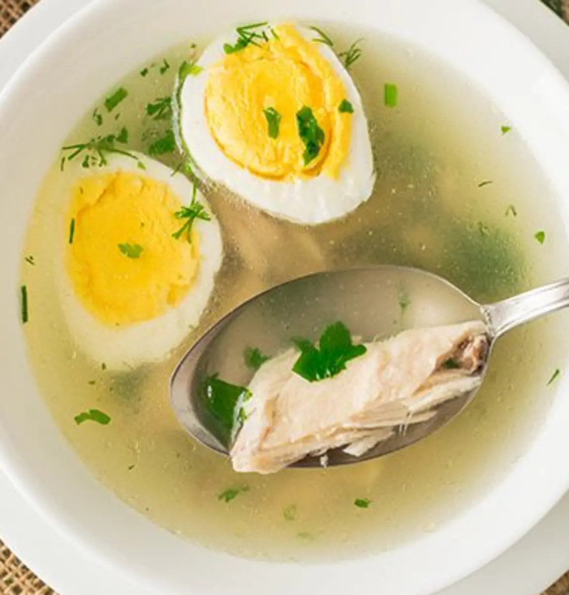  Куриный бульон с яйцом