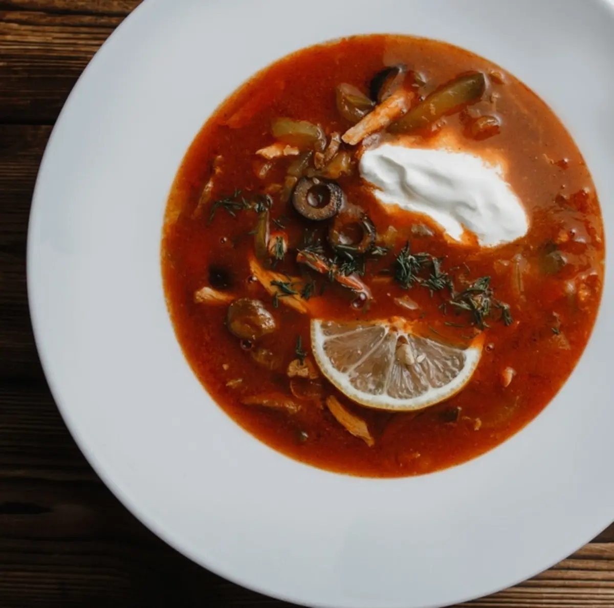  Солянка мясная со сметаной