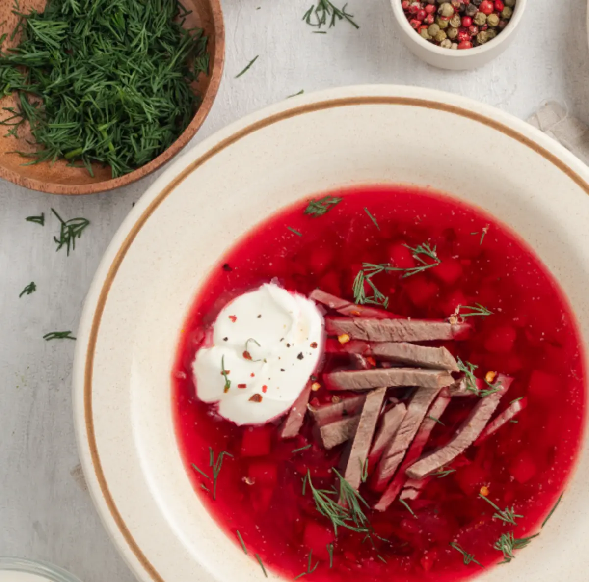  Борщ с говядиной и сметаной