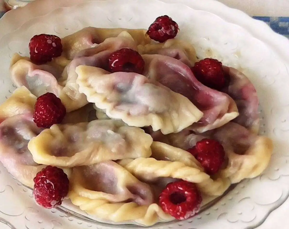  Вареники самолепные с малиной