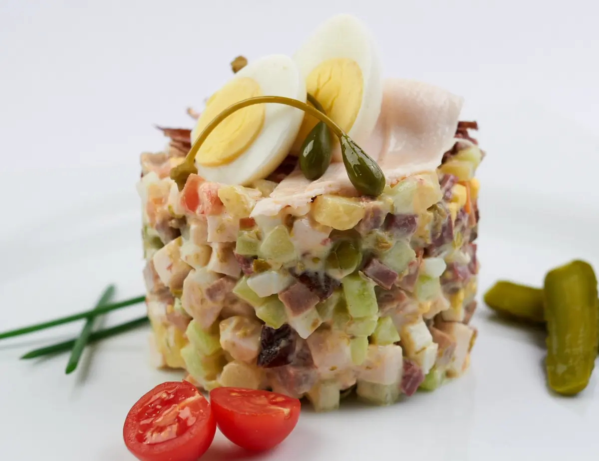  Салат Оливье с телятиной