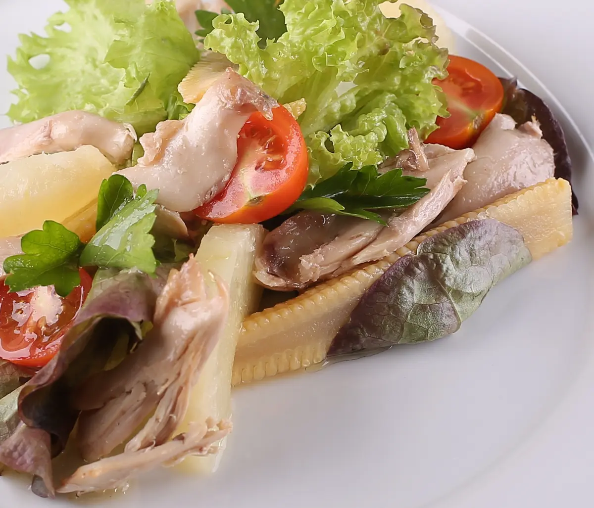 Салат из копченого цыпленка с ананасом