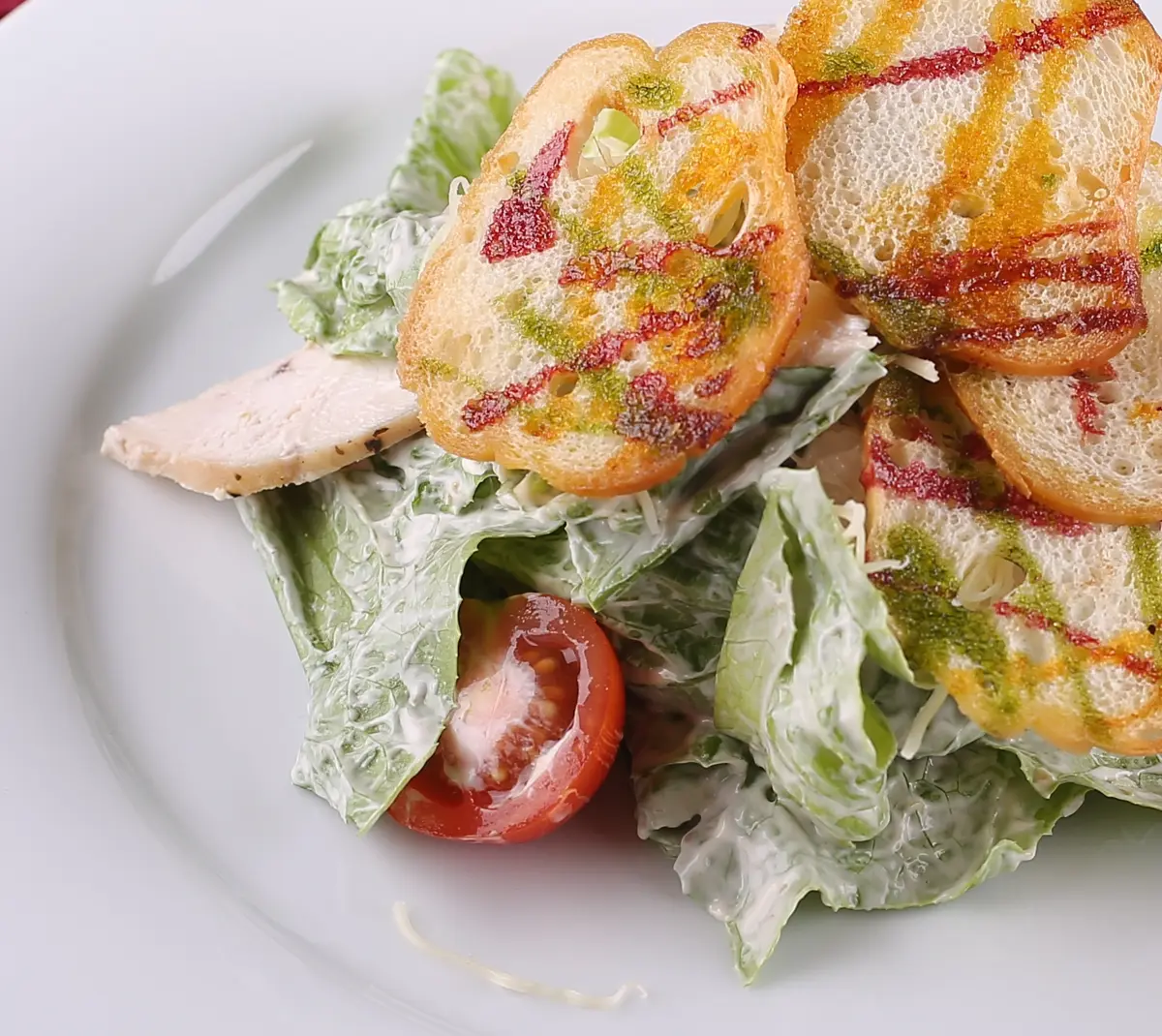 Салат "Цезарь" с куриной грудкой