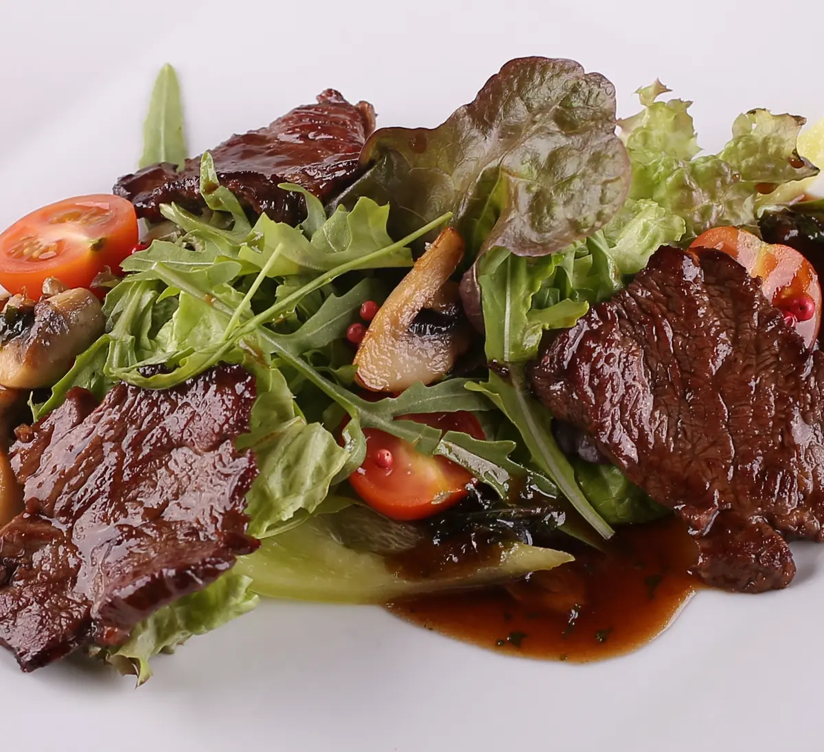  Шеф-салат с глазированной говядиной