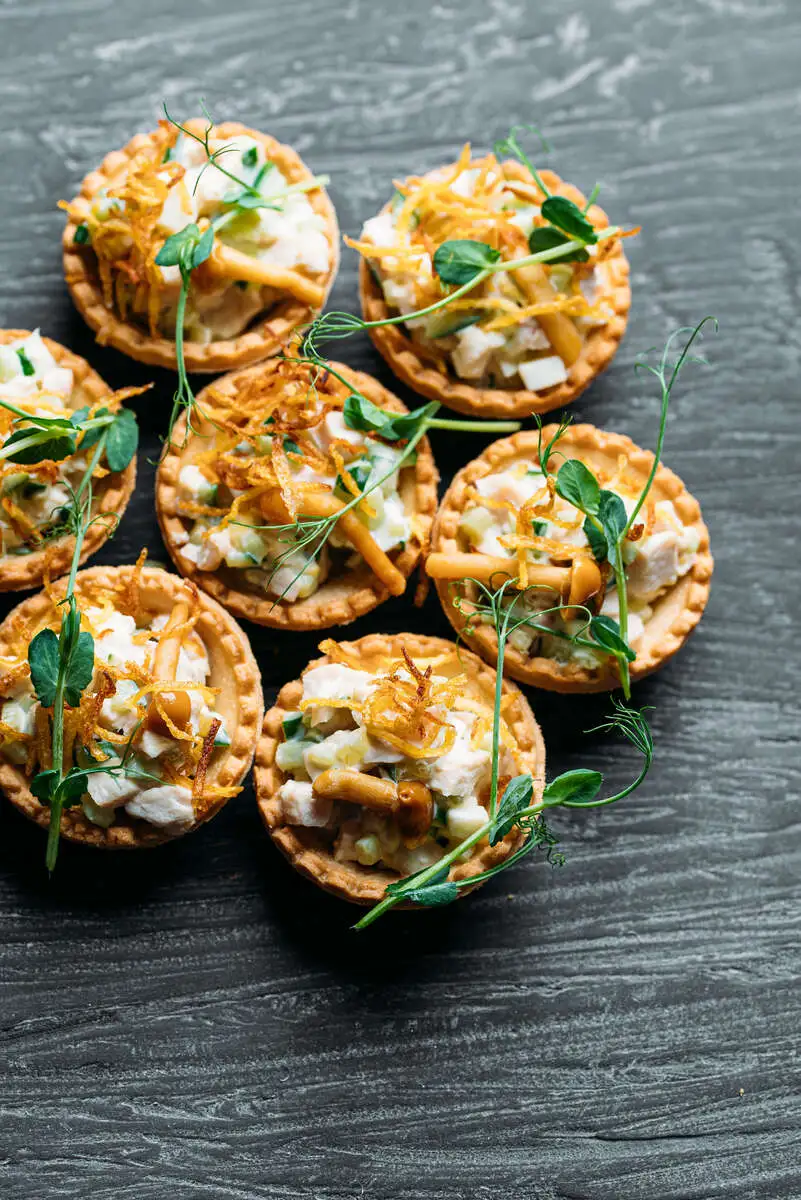 Тарталетка с подкопченной курицей (9 шт)