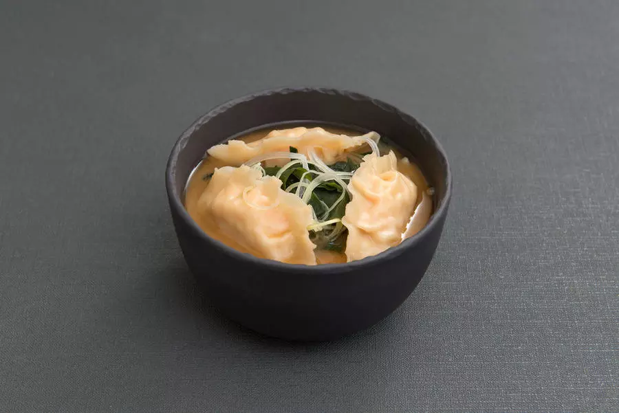 Гедза с креветками вареные в мисо супе