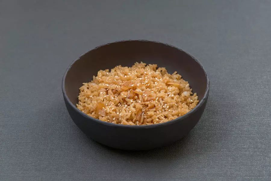 Рис жареный с чесноком