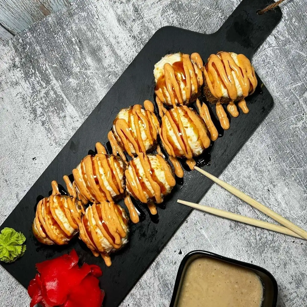 Запеченный ролл с курицей