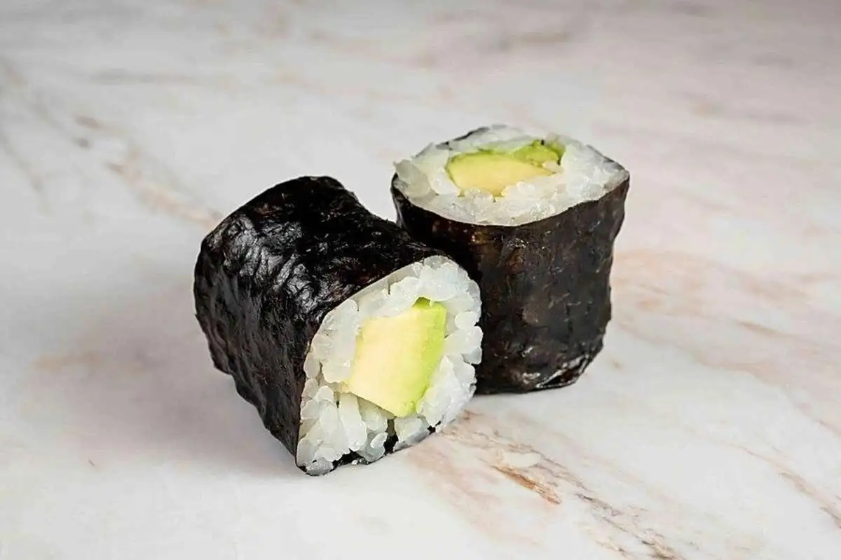 Нори маки с авокадо
