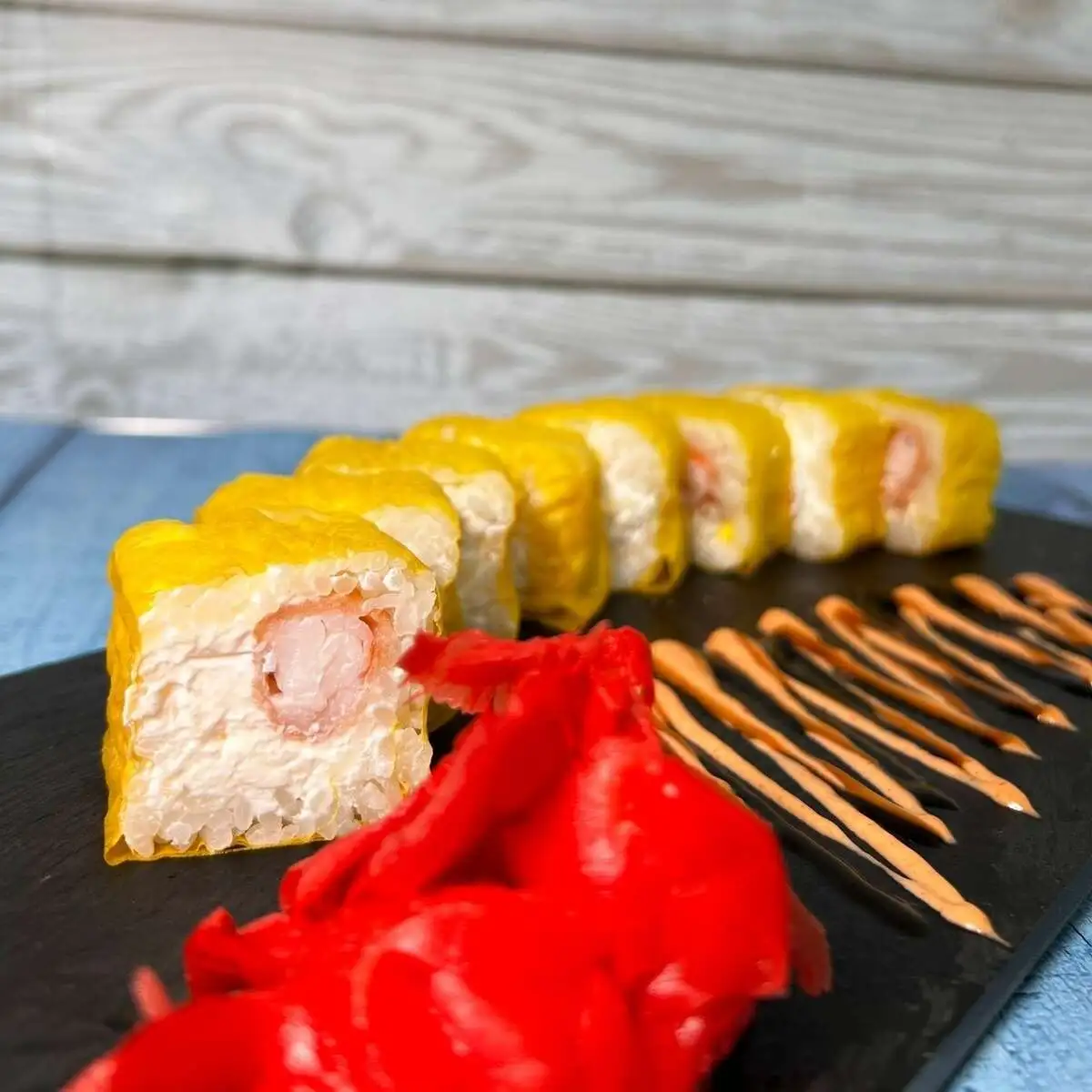 Темпура с креветкой ролл 