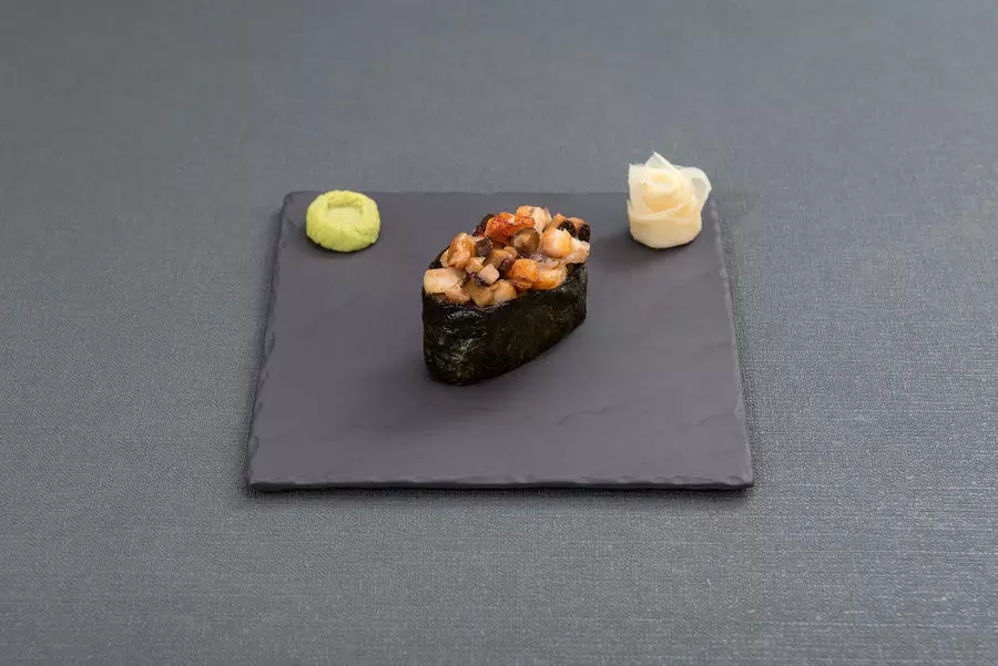 Суши с угрем и шитаке