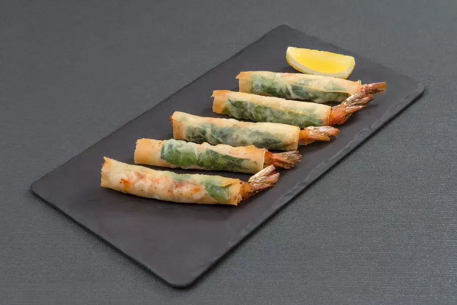 Жареные роллы с креветками