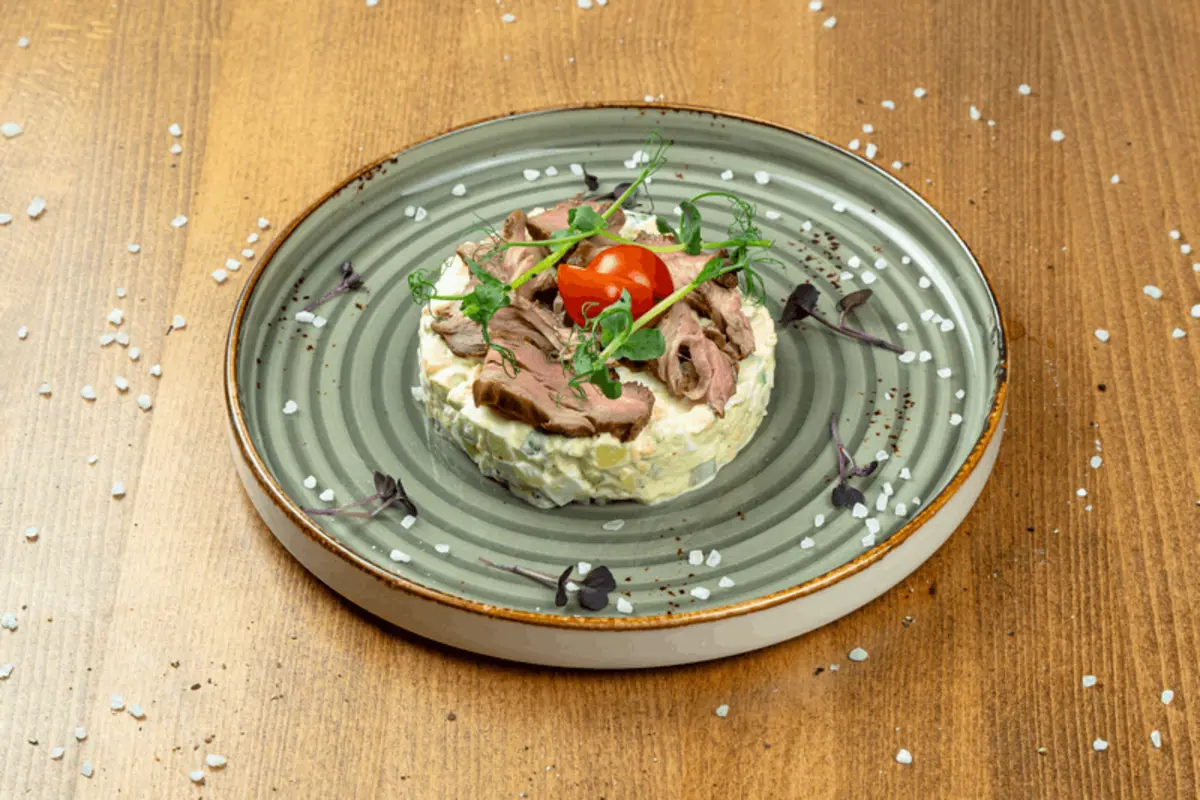  Оливье с ростбифом 