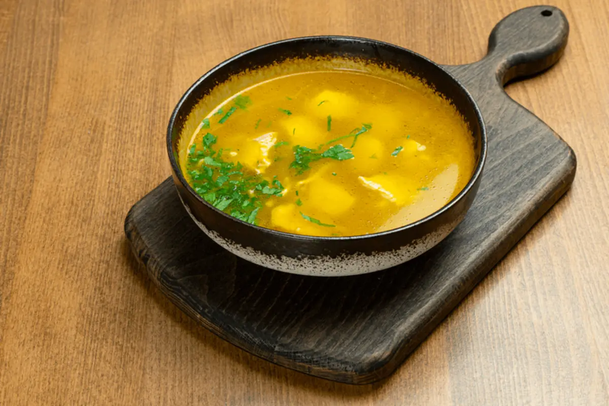 Суп куриный с домашней лапшой