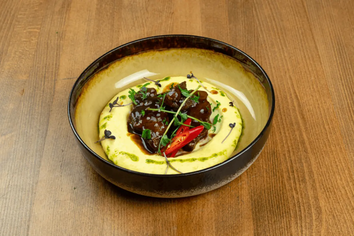 Говяжьи щечки с пюре 