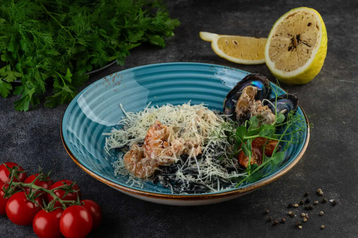 ~ Спагетти с морепродуктами в томатном соусе 