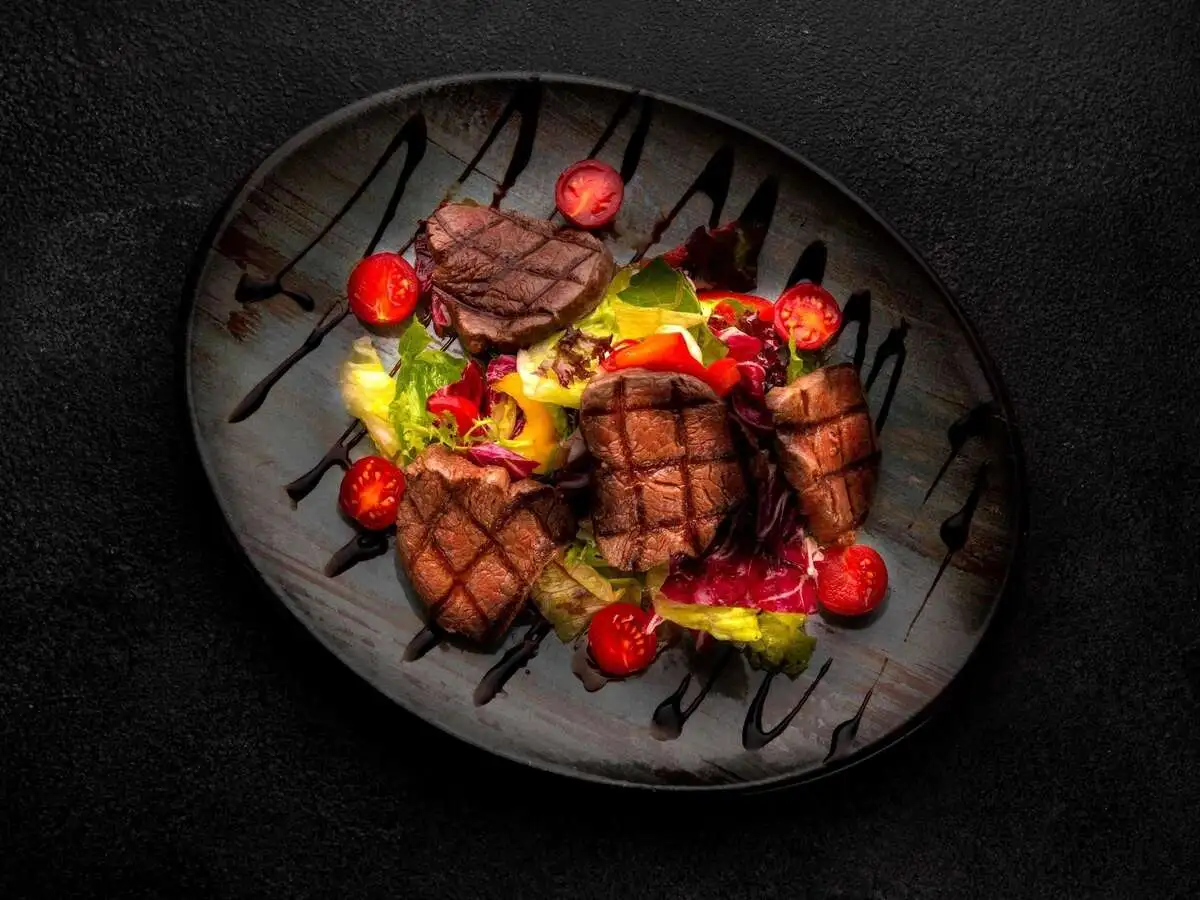 Тёплый мясной салат