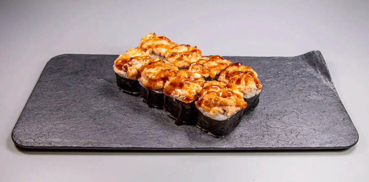 Запеченный с угрем и крабом 250гр