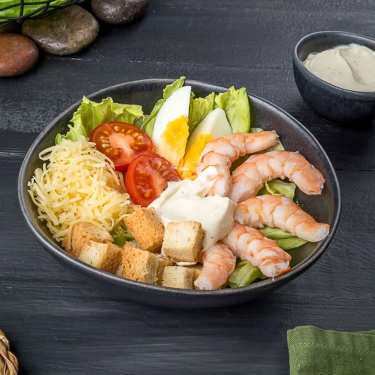 Салат Цезарь с креветками