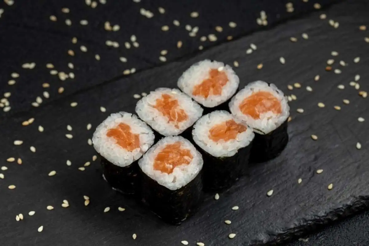 Ролл Саке маки