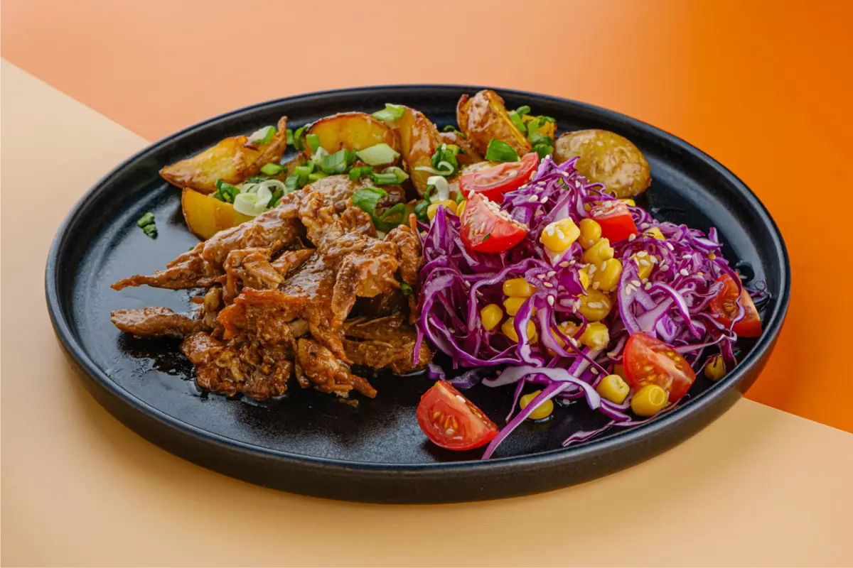 Картофель с реберным мясом.