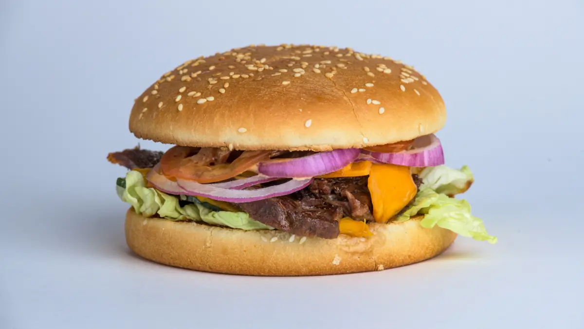 Бургер с реберным мясом