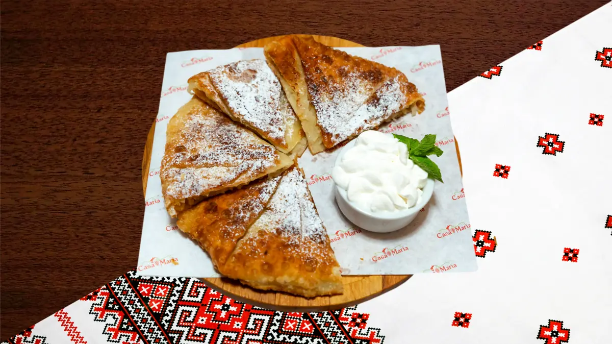 Плацинда с яблоком