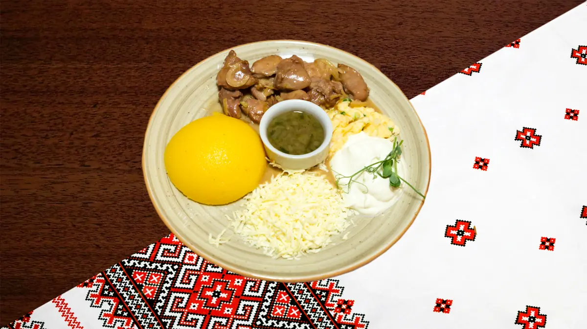 Токана из кролика с мамалыгой