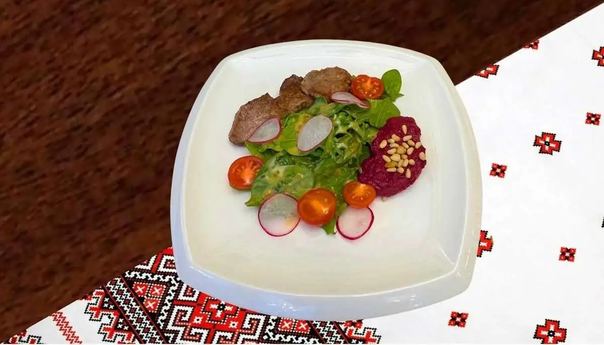Салат с говядиной и свекольным муссом