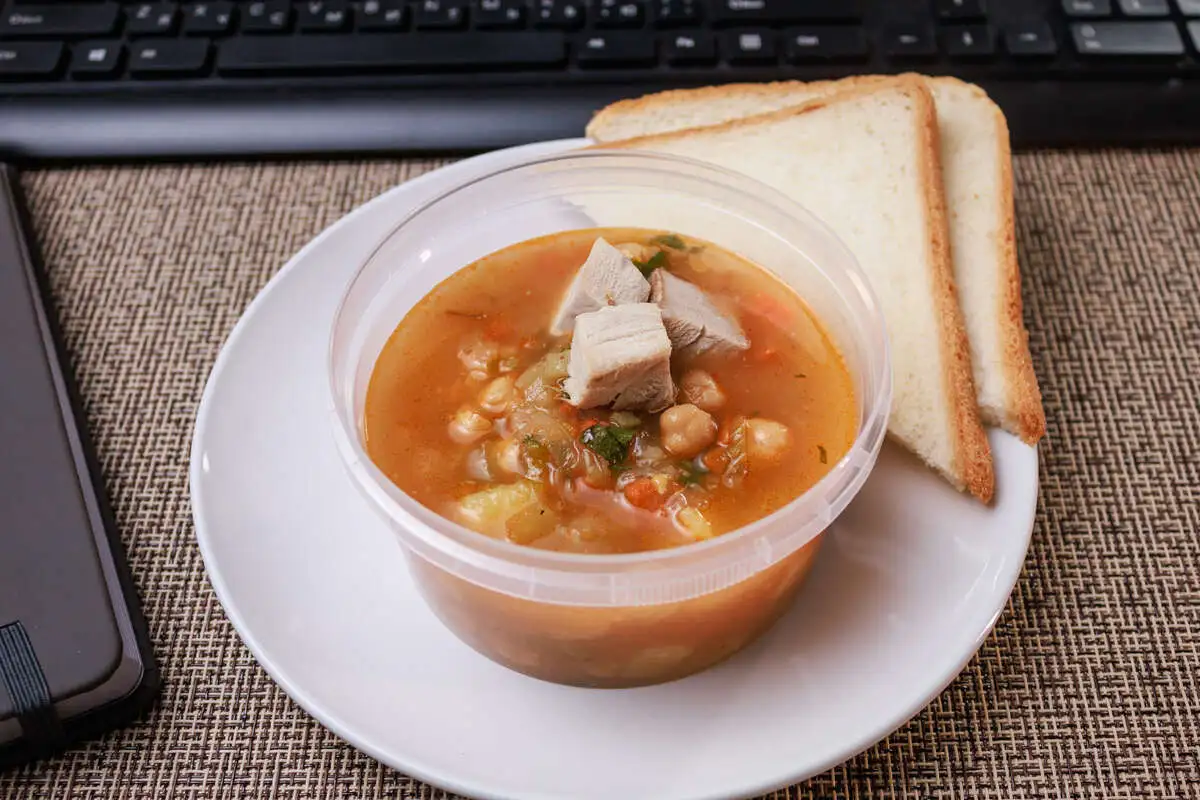 Суп со свининой и нутом