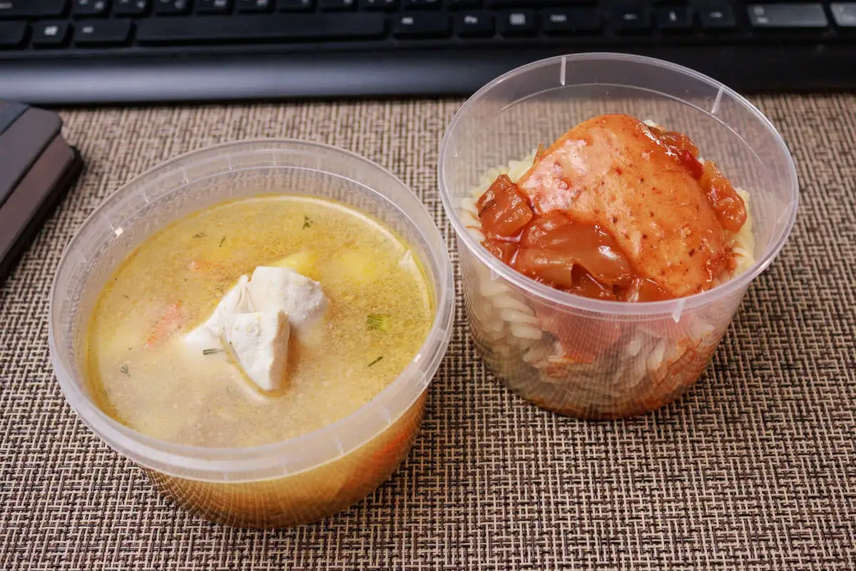 2 Чикен: Щи куриные из свежей капусты, Курочка лечо с макаронами