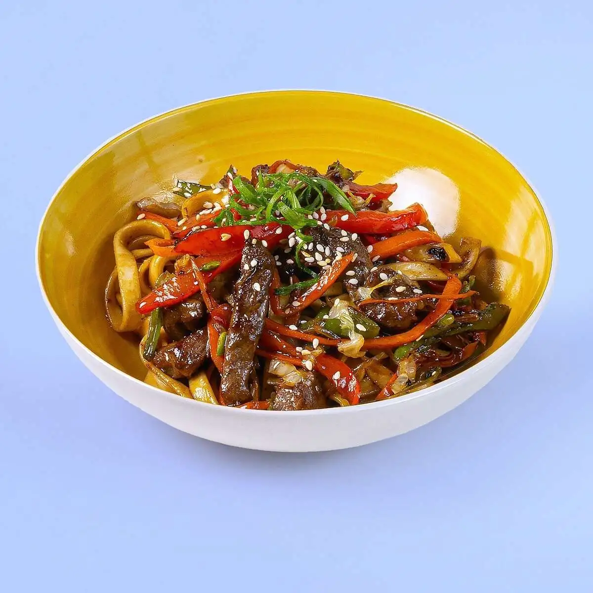 Udon s govedinom u  ljutоm sosu