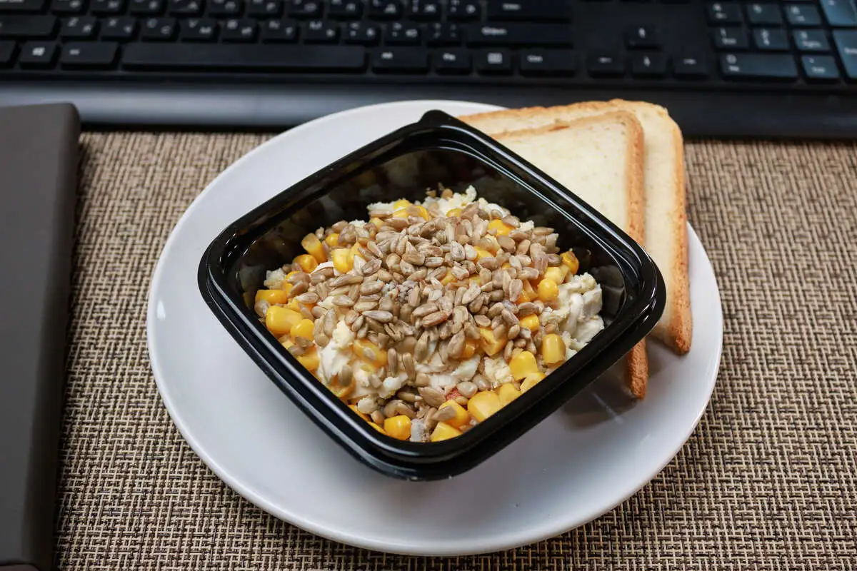 С курицей и семечками