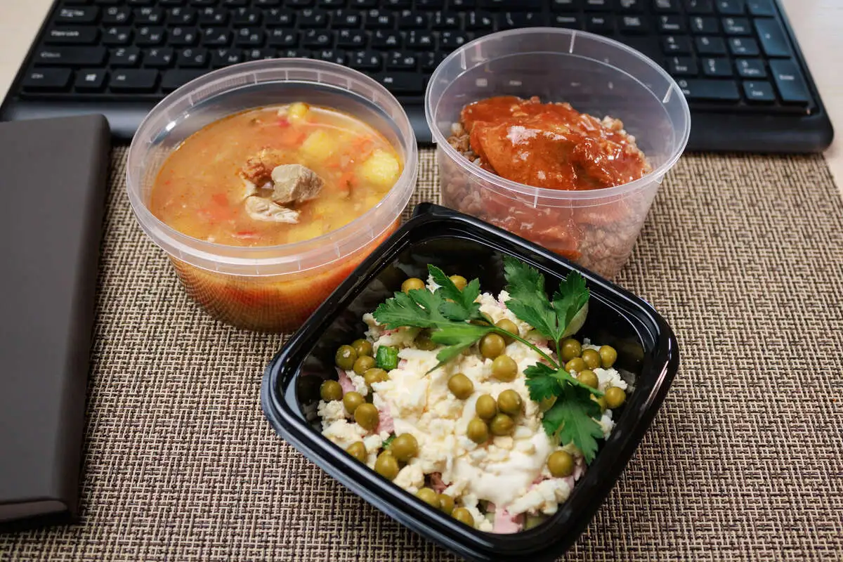 3 Мясной: Оливье, Чорба со шкварками, Свинина по-грузински с гречей